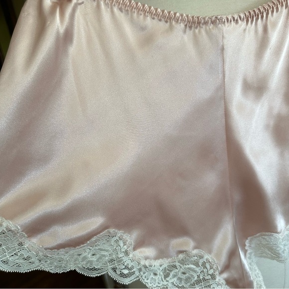 VICTORIA’S SECRET Vintage Y2K Satin Tap Shorts Blush Pink with Lace Trim Medium - Picture 9 of 13